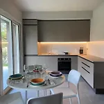 Grazioso Con Giardino Privato アパート アスティ