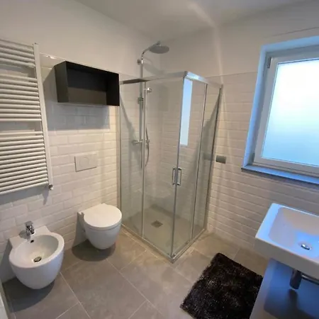 Apartment Grazioso Con Giardino Privato *
