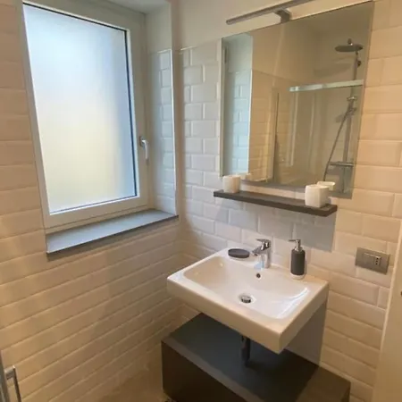 Grazioso Con Giardino Privato Asti